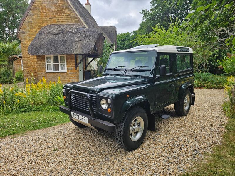 View LAND ROVER DEFENDER 90 2.5 TDi County