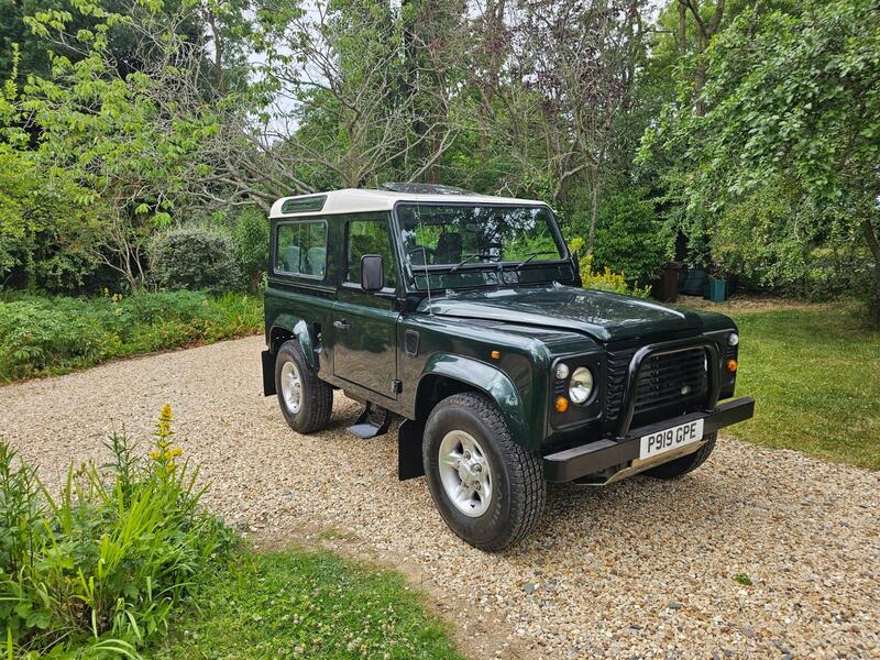 View LAND ROVER DEFENDER 90 2.5 TDi County