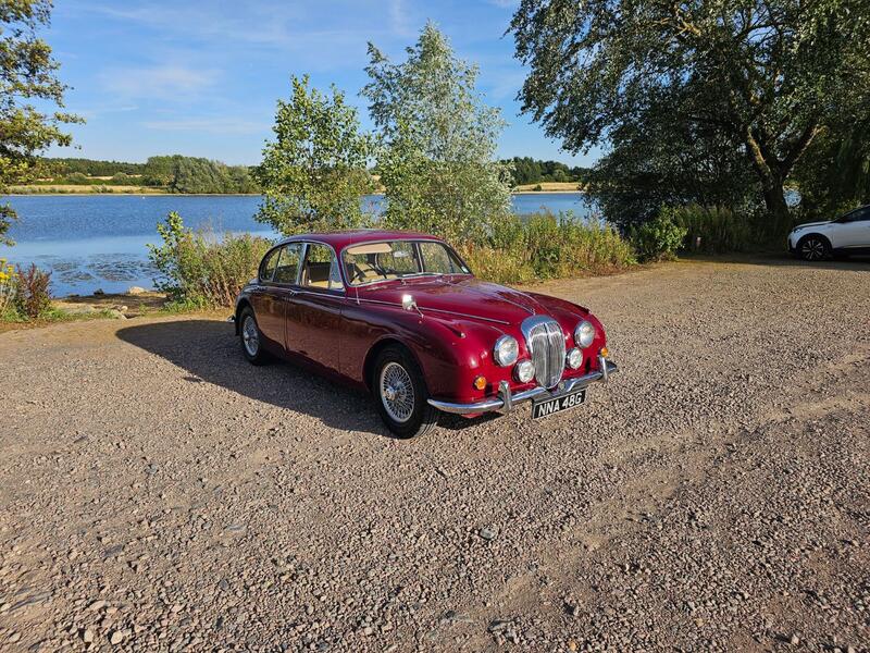 View DAIMLER V8 