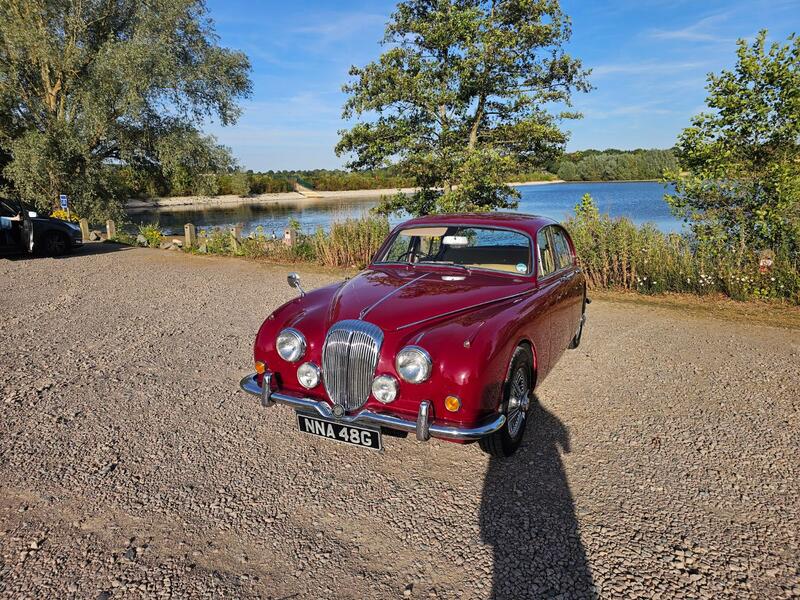 View DAIMLER V8 